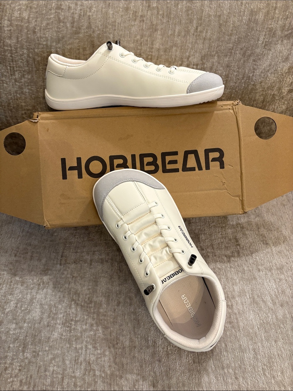 Hobibear Men's Creamy White Low-Top Sneakers with Gray Toe Cap
0603